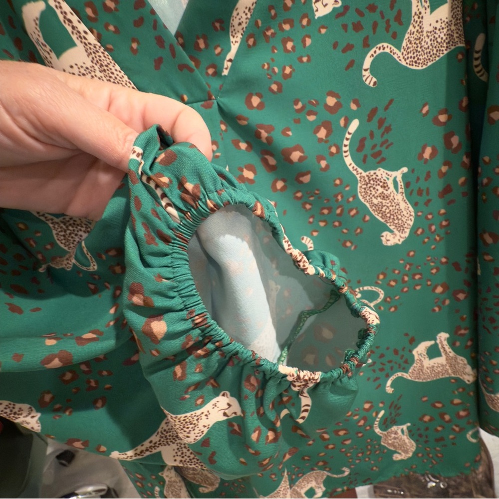 Cotton Bleu Oversized Small Green Leopard Blouse Boutique Preppy Chic  Bougie - Picture 6 of 8